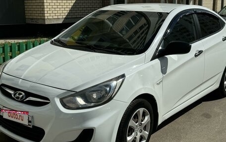 Hyundai Solaris II рестайлинг, 2013 год, 750 000 рублей, 3 фотография