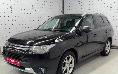 Mitsubishi Outlander III рестайлинг 3, 2014 год, 1 570 000 рублей, 1 фотография