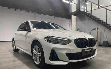 BMW 1 серия, 2021 год, 3 100 000 рублей, 3 фотография