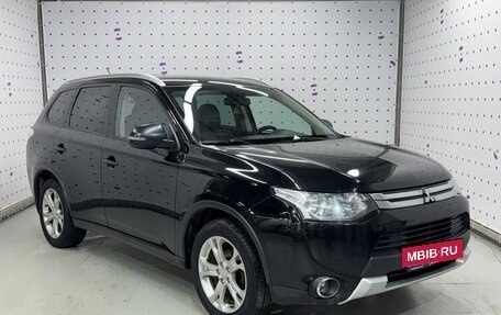 Mitsubishi Outlander III рестайлинг 3, 2014 год, 1 570 000 рублей, 4 фотография