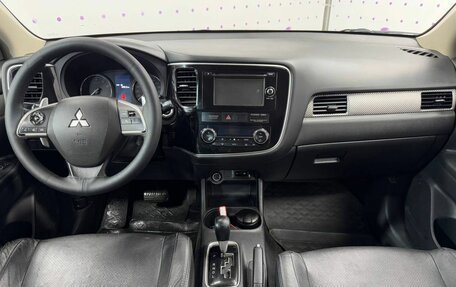 Mitsubishi Outlander III рестайлинг 3, 2014 год, 1 570 000 рублей, 15 фотография