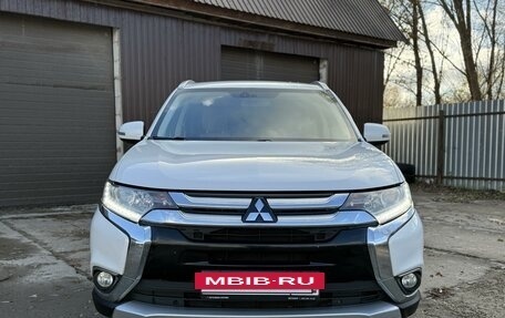 Mitsubishi Outlander III рестайлинг 3, 2017 год, 1 850 000 рублей, 2 фотография