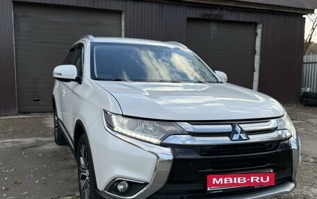 Mitsubishi Outlander III рестайлинг 3, 2017 год, 1 850 000 рублей, 3 фотография