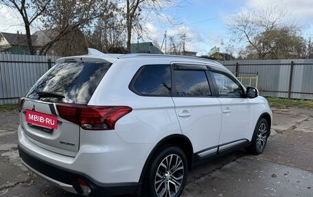 Mitsubishi Outlander III рестайлинг 3, 2017 год, 1 850 000 рублей, 6 фотография