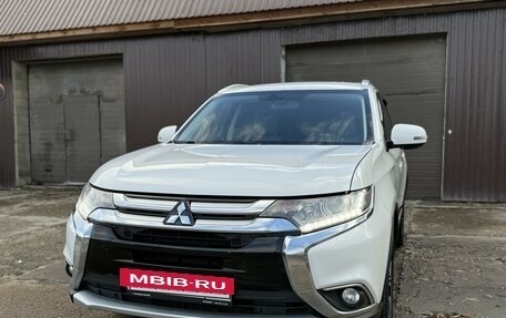 Mitsubishi Outlander III рестайлинг 3, 2017 год, 1 850 000 рублей, 4 фотография