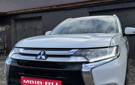 Mitsubishi Outlander III рестайлинг 3, 2017 год, 1 850 000 рублей, 9 фотография