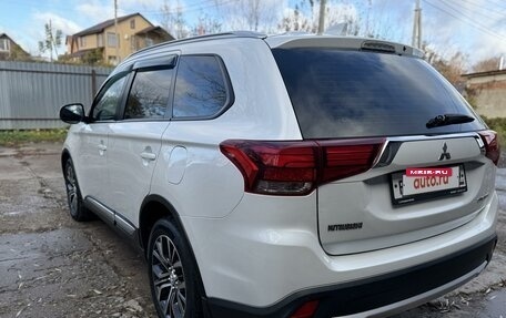 Mitsubishi Outlander III рестайлинг 3, 2017 год, 1 850 000 рублей, 8 фотография