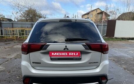 Mitsubishi Outlander III рестайлинг 3, 2017 год, 1 850 000 рублей, 7 фотография