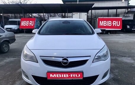 Opel Astra J, 2011 год, 790 000 рублей, 1 фотография