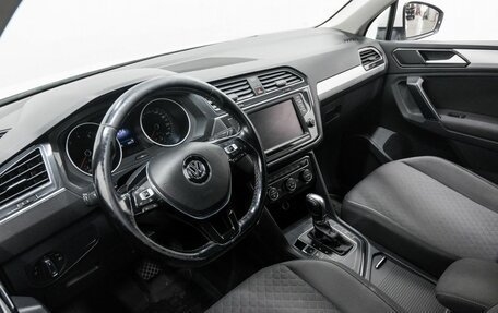 Volkswagen Tiguan II, 2017 год, 1 997 000 рублей, 14 фотография