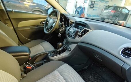 Chevrolet Cruze II, 2010 год, 725 000 рублей, 7 фотография