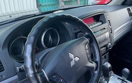 Mitsubishi Pajero IV, 2013 год, 2 270 000 рублей, 3 фотография