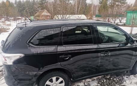 Mitsubishi Outlander III рестайлинг 3, 2013 год, 1 630 000 рублей, 3 фотография