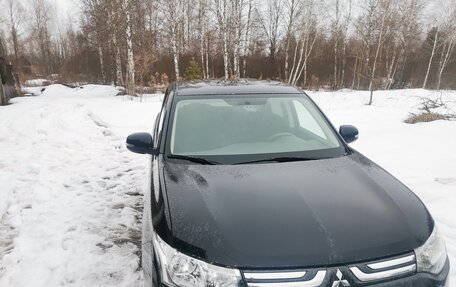 Mitsubishi Outlander III рестайлинг 3, 2013 год, 1 630 000 рублей, 4 фотография