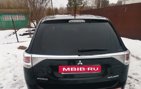 Mitsubishi Outlander III рестайлинг 3, 2013 год, 1 630 000 рублей, 7 фотография