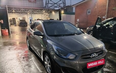 Hyundai Solaris II рестайлинг, 2012 год, 650 000 рублей, 4 фотография