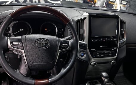 Toyota Land Cruiser 200, 2017 год, 7 770 000 рублей, 3 фотография