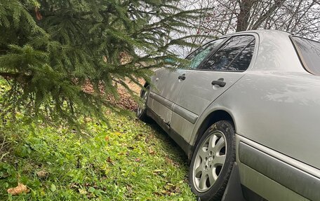 Mercedes-Benz E-Класс, 1996 год, 380 000 рублей, 4 фотография