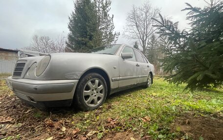 Mercedes-Benz E-Класс, 1996 год, 380 000 рублей, 2 фотография