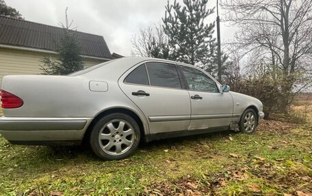 Mercedes-Benz E-Класс, 1996 год, 380 000 рублей, 3 фотография