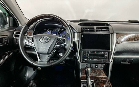 Toyota Camry, 2016 год, 2 300 000 рублей, 12 фотография