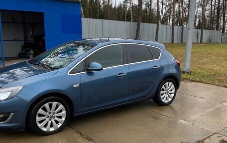 Opel Astra J, 2013 год, 950 000 рублей, 3 фотография