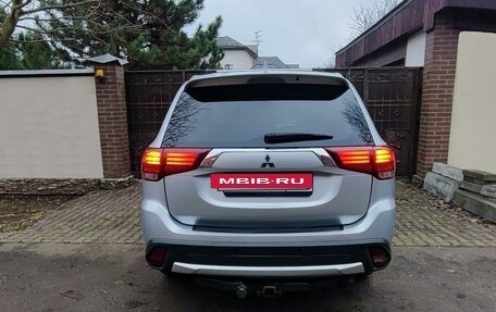 Mitsubishi Outlander III рестайлинг 3, 2018 год, 2 250 000 рублей, 8 фотография