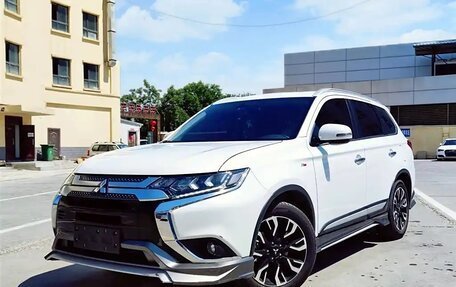 Mitsubishi Outlander III рестайлинг 3, 2021 год, 2 590 000 рублей, 3 фотография