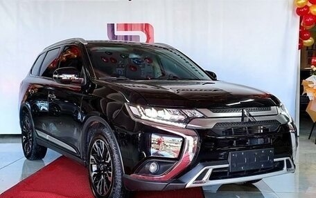 Mitsubishi Outlander III рестайлинг 3, 2021 год, 2 650 000 рублей, 1 фотография