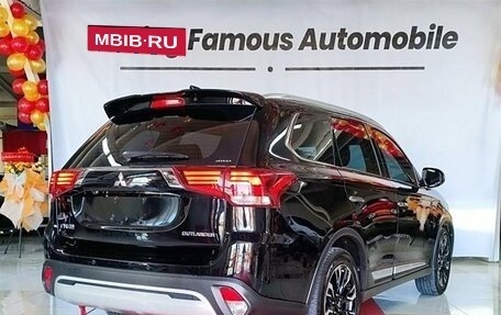 Mitsubishi Outlander III рестайлинг 3, 2021 год, 2 650 000 рублей, 6 фотография