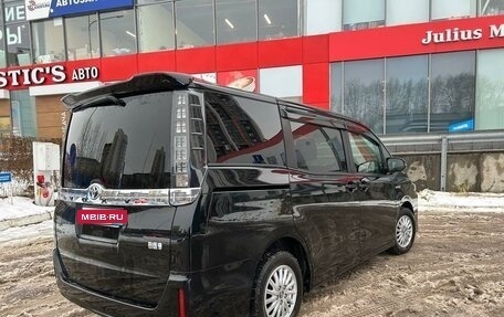 Toyota Voxy III, 2016 год, 2 190 000 рублей, 3 фотография