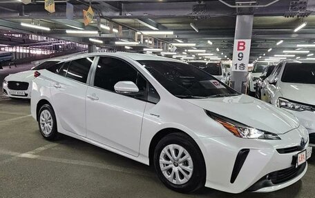 Toyota Prius IV XW50, 2021 год, 2 530 000 рублей, 2 фотография