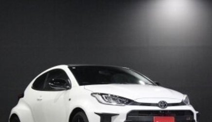 Toyota Yaris, 2022 год, 2 700 000 рублей, 1 фотография