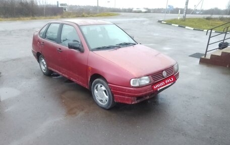 Volkswagen Polo III рестайлинг, 1996 год, 85 000 рублей, 2 фотография