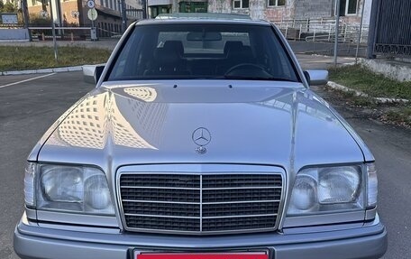 Mercedes-Benz E-Класс, 1995 год, 3 200 000 рублей, 4 фотография