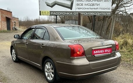 Toyota Avensis III рестайлинг, 2005 год, 1 050 000 рублей, 2 фотография