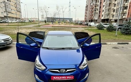 Hyundai Solaris II рестайлинг, 2011 год, 820 000 рублей, 7 фотография