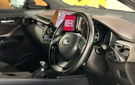 Toyota C-HR I рестайлинг, 2018 год, 2 600 000 рублей, 12 фотография