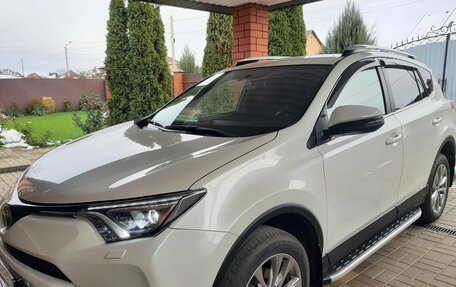 Toyota RAV4, 2017 год, 3 300 000 рублей, 2 фотография