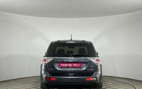 Mitsubishi Outlander III рестайлинг 3, 2014 год, 1 570 000 рублей, 8 фотография