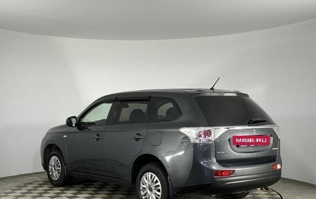 Mitsubishi Outlander III рестайлинг 3, 2014 год, 1 570 000 рублей, 7 фотография