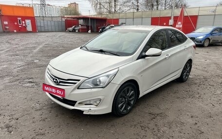 Hyundai Solaris II рестайлинг, 2015 год, 900 000 рублей, 16 фотография