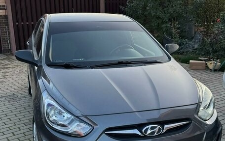 Hyundai Solaris II рестайлинг, 2011 год, 990 000 рублей, 8 фотография