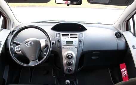 Toyota Yaris III рестайлинг, 2006 год, 680 000 рублей, 6 фотография