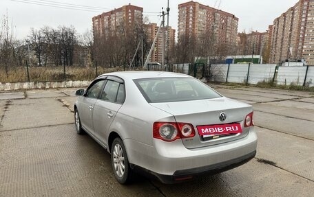 Volkswagen Jetta VI, 2010 год, 825 000 рублей, 2 фотография