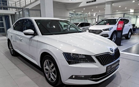 Skoda Superb III рестайлинг, 2018 год, 2 325 000 рублей, 3 фотография