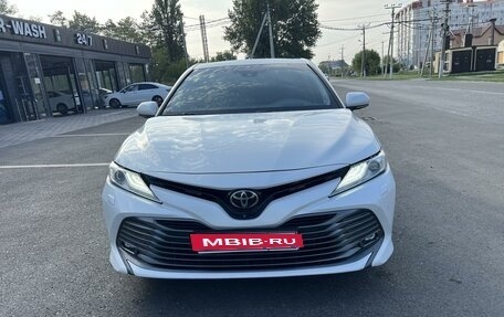 Toyota Camry, 2019 год, 3 450 000 рублей, 2 фотография