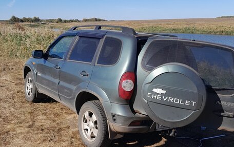 Chevrolet Niva I рестайлинг, 2010 год, 550 000 рублей, 2 фотография