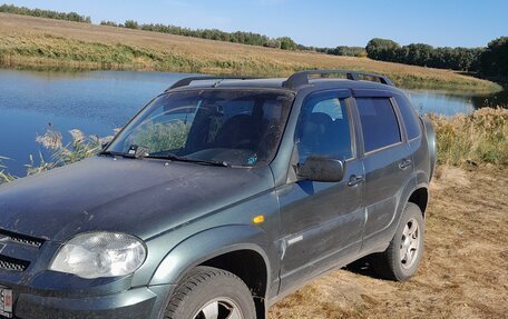 Chevrolet Niva I рестайлинг, 2010 год, 550 000 рублей, 3 фотография