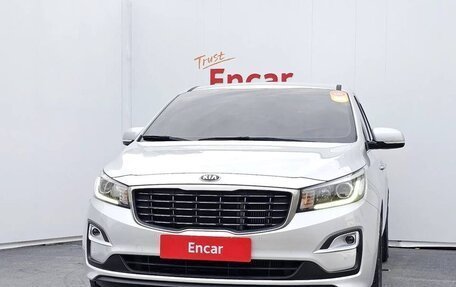 KIA Carnival III, 2019 год, 2 460 000 рублей, 2 фотография